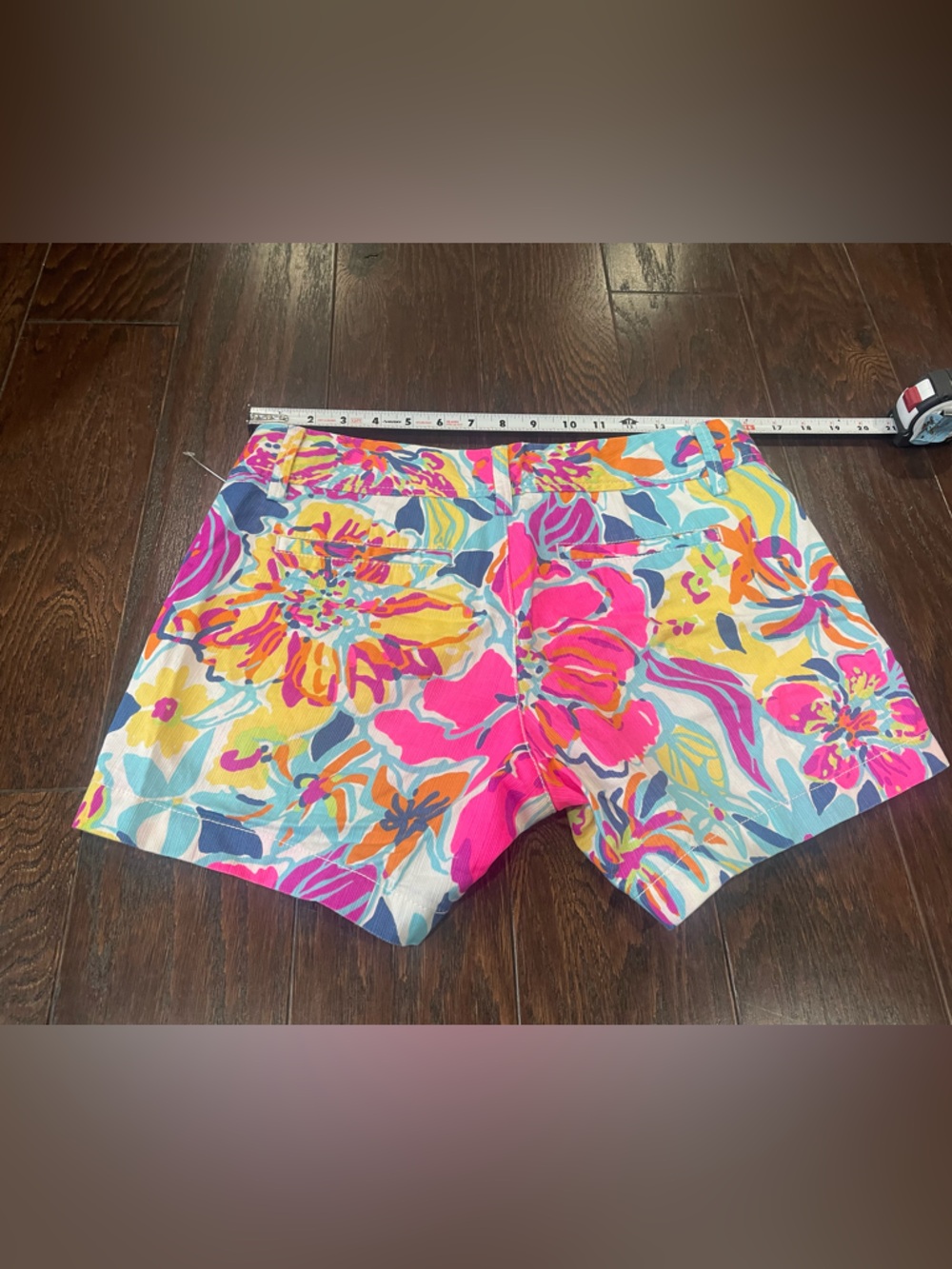 Lilly Pulitzer Women Size 4 Vibrant Multi-Color Floral Cotton Callahan Short - Picture 2 of 9
